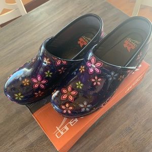 Gently used Dansko Pro XP floral patent